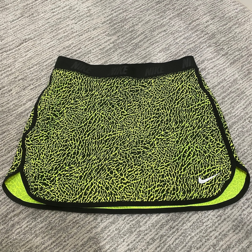 NWOT Nike Golf/Tennis Skirt (Size Small)